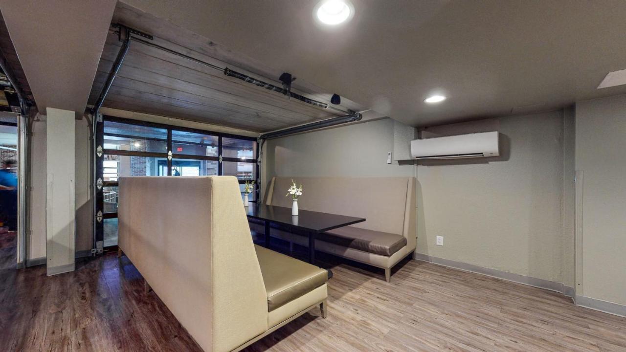 Aggieland Boutique Hotel College Station Exterior foto